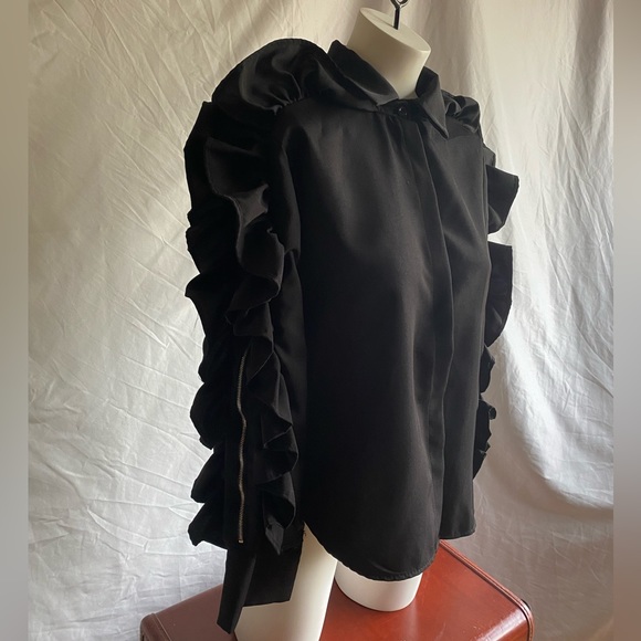 Black ruffle sleeve with zipper on the sides - Picture 2 of 10